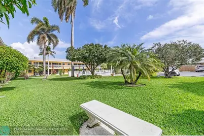 2541 NE 11th St, Unit #101, Pompano Beach, FL 33062 - Photo 18