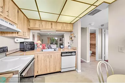 10101  Sunrise Lakes Blvd, Unit #305, Sunrise, FL 33322 - Photo 6