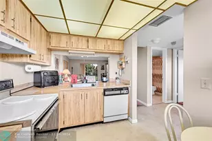 10101 Sunrise Lakes Blvd, Sunrise, FL 33322 - Photo 6