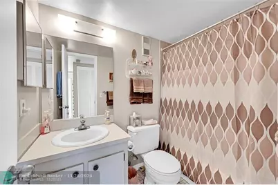 10101  Sunrise Lakes Blvd, Unit #305, Sunrise, FL 33322 - Photo 12