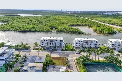 356  Balboa St, Hollywood, FL 33019 - Photo 10