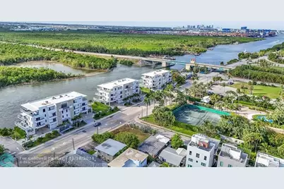 356  Balboa St, Hollywood, FL 33019 - Photo 12