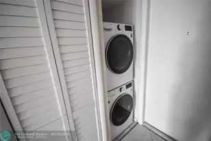 10120 Sunrise Lakes Blvd, Sunrise, FL 33322 - Photo 34