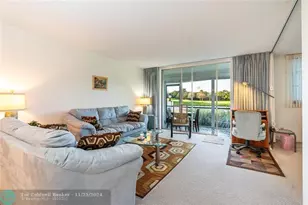 9611 N Hollybrook Lake Dr, Pembroke Pines, FL 33025 - Photo 2