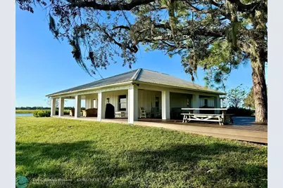 14151 E Center St, Okeechobee, FL 34974 - Photo 6