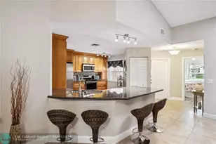 35 Centennial Ct, Deerfield Beach, FL 33442 - Photo 4