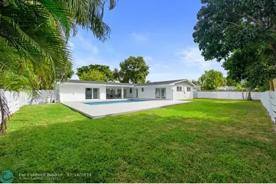 19930 NE 20th Ct, Miami, FL 33179 - Photo 8