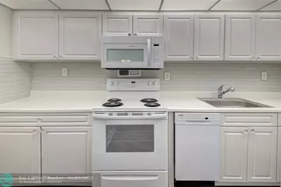 1000  West Ave, Unit #1405, Miami Beach, FL 33139 - Photo 2