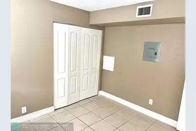 4425  Treehouse Ln, Unit #A, Tamarac, FL 33319 - Photo 4