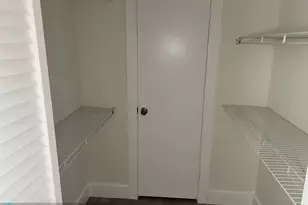 11266 SW 12th St, Pembroke Pines, FL 33025 - Photo 6