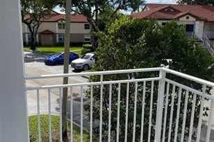 11266 SW 12th St, Pembroke Pines, FL 33025 - Photo 12