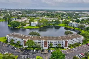 3107 Cambridge E, Deerfield Beach, FL 33442 - Photo 4