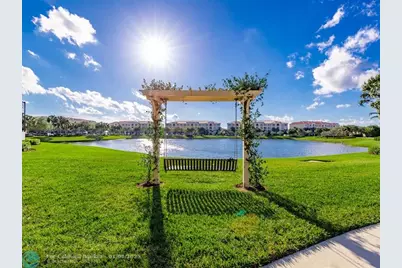 14  Harbour Isle Dr, Unit #Ph4, Fort Pierce, FL 34949 - Photo 2