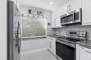 21215 Lago Cir, Boca Raton, FL 33433 - Photo 12