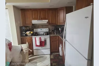 7680 NW 18th St, Unit #302, Margate, FL 33063 - Photo 6