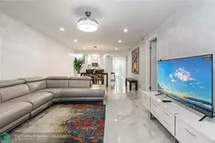 9523 S Hollybrook Lake Dr, Pembroke Pines, FL 33025 - Photo 2