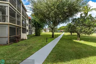 9523 S Hollybrook Lake Dr, Pembroke Pines, FL 33025 - Photo 22