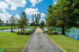 9523 S Hollybrook Lake Dr, Pembroke Pines, FL 33025 - Photo 26