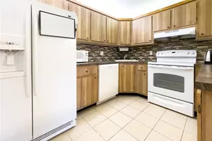 330 Knotty Pine Cir, Greenacres, FL 33463 - Photo 6