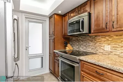 2731 NE 14th Street Cswy, Unit #605, Pompano Beach, FL 33062 - Photo 8