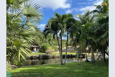 808 SW 8th Ter, Fort Lauderdale, FL 33315 - Photo 1