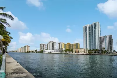 800  Parkview Dr, Unit #524, Hallandale Beach, FL 33009 - Photo 32