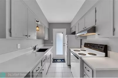 11 SW 4th Ave, Unit #10, Boca Raton, FL 33432 - Photo 14