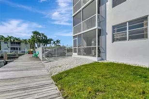 689 NE 6th Ct, Boynton Beach, FL 33435 - Photo 24