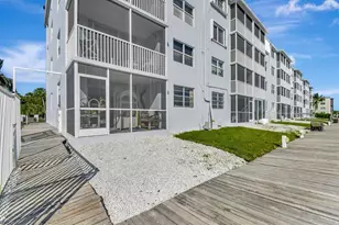 689 NE 6th Ct, Boynton Beach, FL 33435 - Photo 8