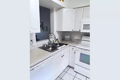 7320  Lake Circle Dr, Unit #407, Margate, FL 33063 - Photo 2