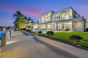 2560 Del Lago Dr, Fort Lauderdale, FL 33316 - Photo 2