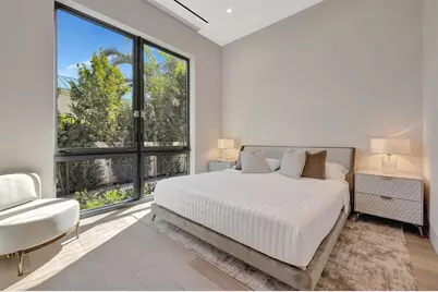 2560  Del Lago Dr, Fort Lauderdale, FL 33316 - Photo 32