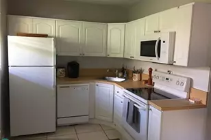 2741 NE 8th Ave, Wilton Manors, FL 33334 - Photo 8