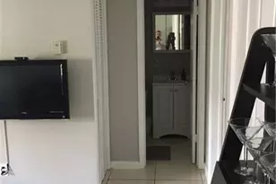 2741 NE 8th Ave, Wilton Manors, FL 33334 - Photo 10