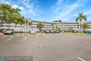 118 Royal Pk Dr, Oakland Park, FL 33309 - Photo 2