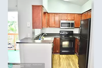 7670  Westwood Dr, Unit #718, Tamarac, FL 33321 - Photo 8