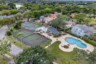 225 Wimbledon Lake Dr Unit, Plantation, FL 33324 - Photo 2