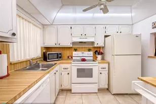 9460 Sunrise Lake Blvd Unit, Sunrise, FL 33322 - Photo 10