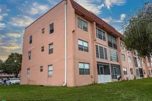 9460 Sunrise Lake Blvd Unit, Sunrise, FL 33322 - Photo 2