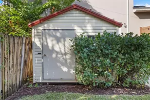 1928 NE 7th Pl, Fort Lauderdale, FL 33304 - Photo 24