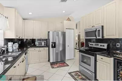 6358  Westchester Club Dr, Boynton Beach, FL 33437 - Photo 4