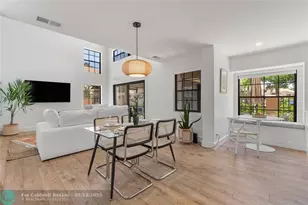 376 Prestwick Cir, Palm Beach Gardens, FL 33418 - Photo 2