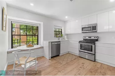 376  Prestwick Circle, Unit #3, Palm Beach Gardens, FL 33418 - Photo 4