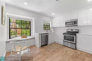 376 Prestwick Cir, Palm Beach Gardens, FL 33418 - Photo 4