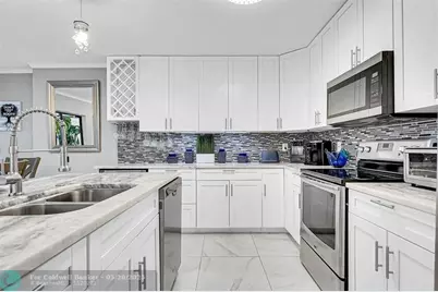 1618  The 12th Fairway, Wellington, FL 33414 - Photo 10