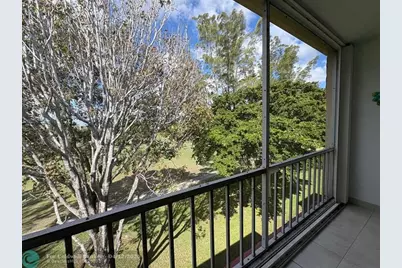 1055  Country Club Dr, Unit #404, Margate, FL 33063 - Photo 14