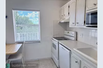 1055  Country Club Dr, Unit #404, Margate, FL 33063 - Photo 4