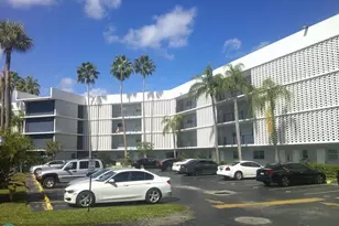 877 NE 195th St, Miami, FL 33179 - Photo 2