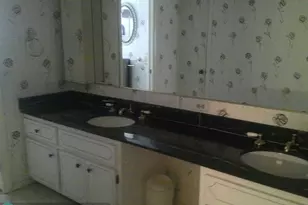 877 NE 195th St, Miami, FL 33179 - Photo 8