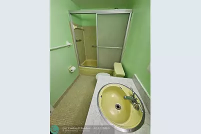 580  Egret Dr, Unit #310, Hallandale Beach, FL 33009 - Photo 20